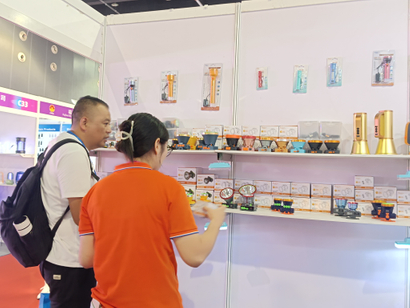 向客户介绍产品